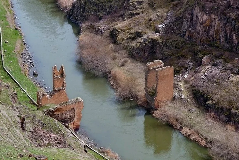 Türkiye to restore historic Silk Road Bridge on Turkish-Armenian border