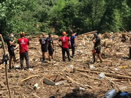В Турции пять человек погибли и двое пропали без вести во время оползня