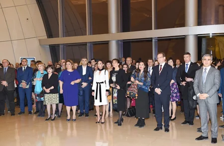 Heydər Əliyev Mərkəzində “Macarıstan günləri” çərçivəsində sərgi açılıb və qala konsert olub