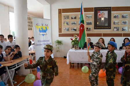 ​Məktəblilər Respublika Gününü qeyd ediblər