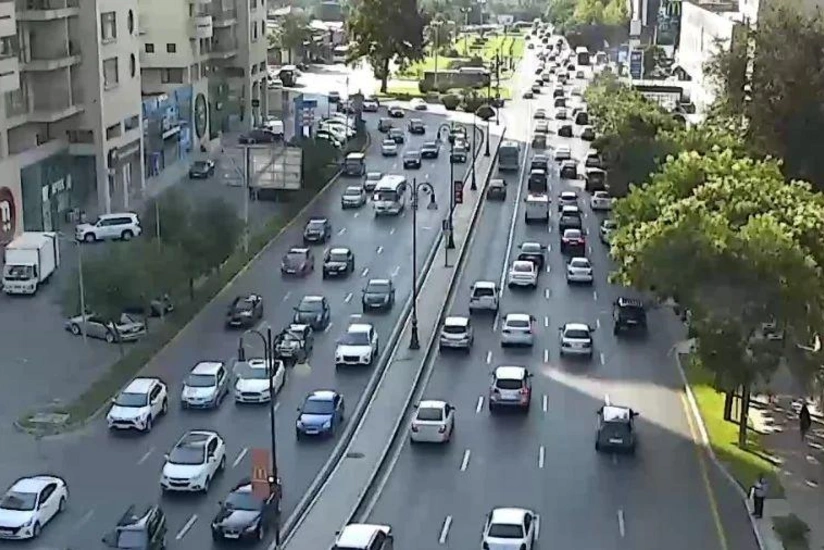 Bakının bir sıra yollarında tıxac yaranıb