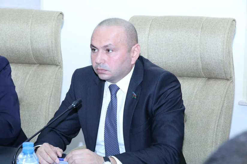 Deputat: Sosial şəbəkələri tənzimləyən qanunvericilik olmalıdır