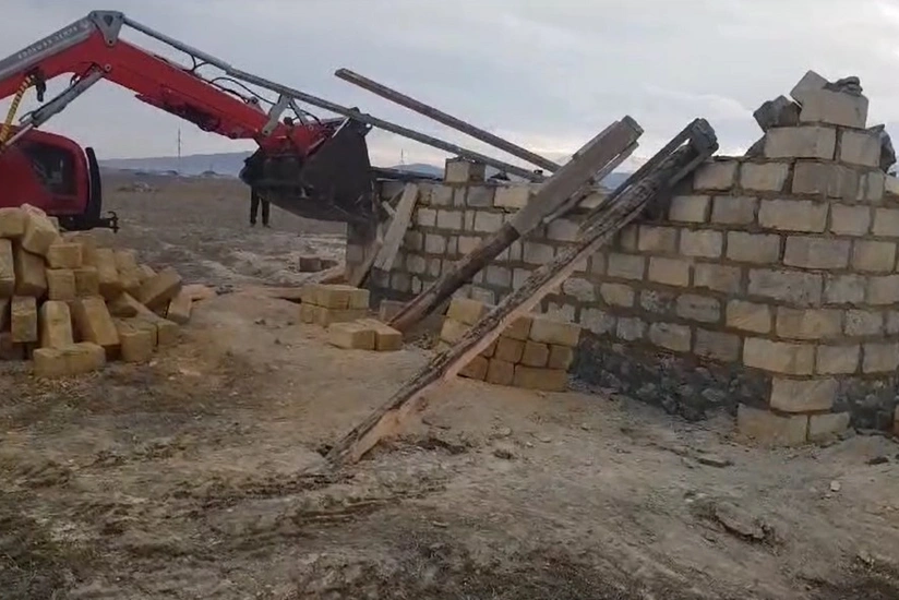 Göygöl və Şabranda qanunsuz tikililər sökülüb