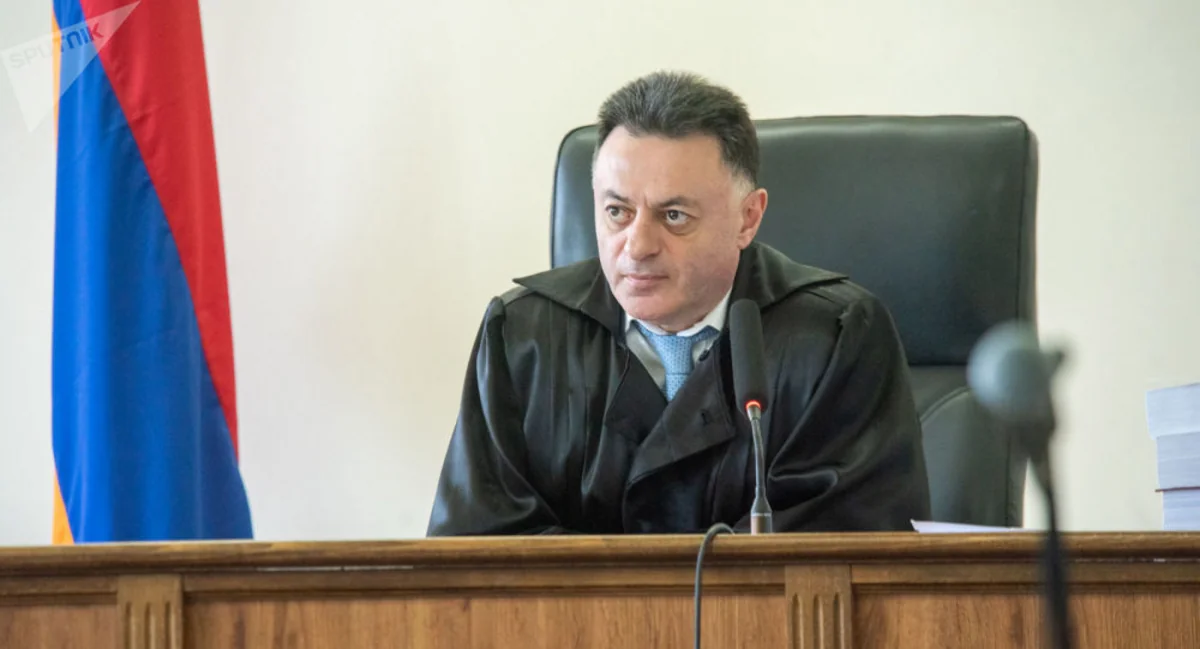 Robert Koçaryanı zaminə buraxan hakimin kabinetində axtarış aparılıb