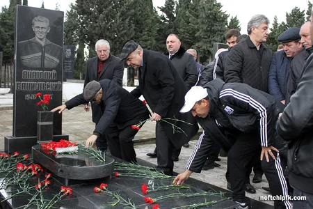 ​Neftçi klubu Anatoli Bonişevskinin məzarını ziyarət edib