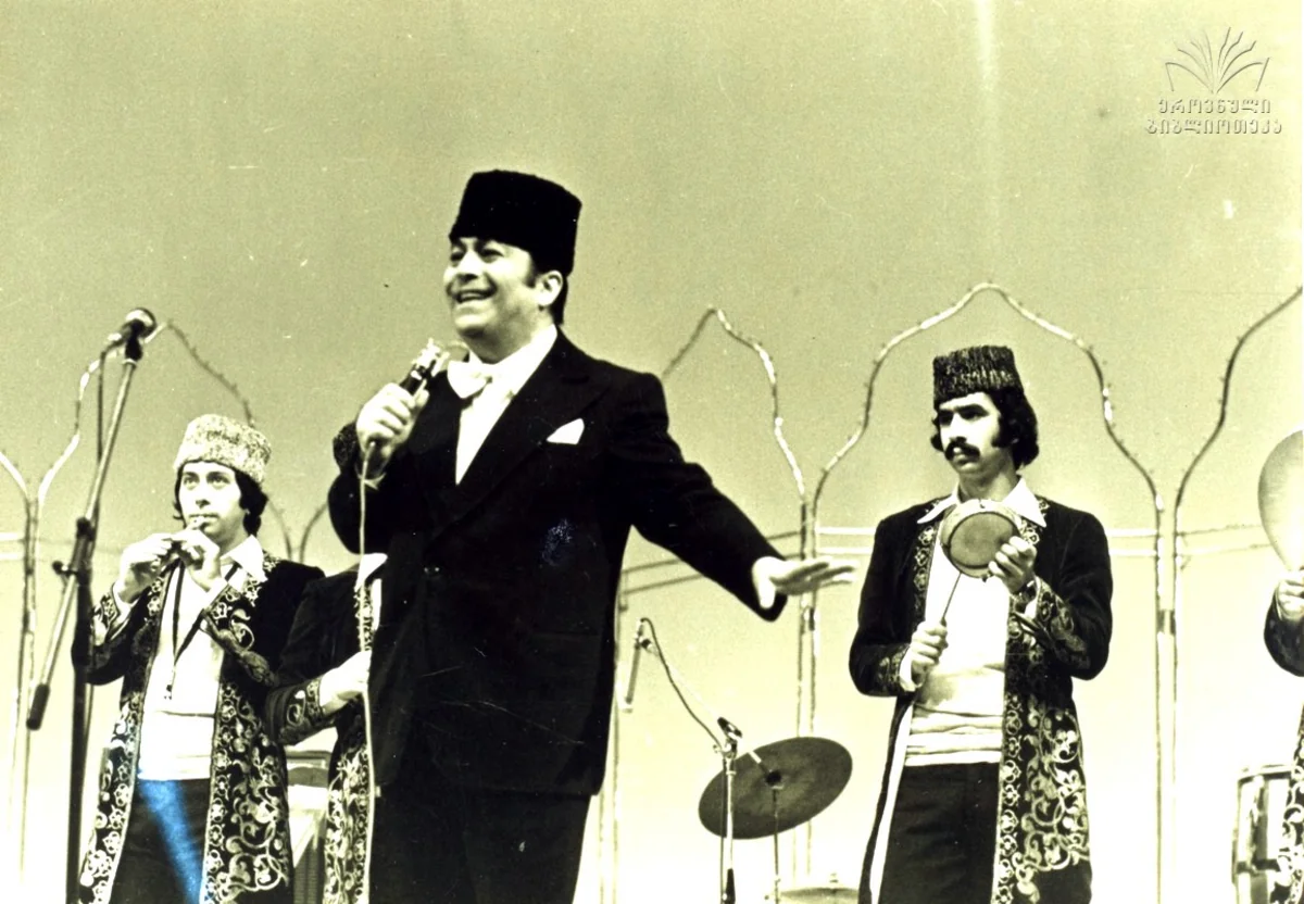 Cəvahirləl Nehru Rəşid Behbudovdan nə soruşmuşdu?