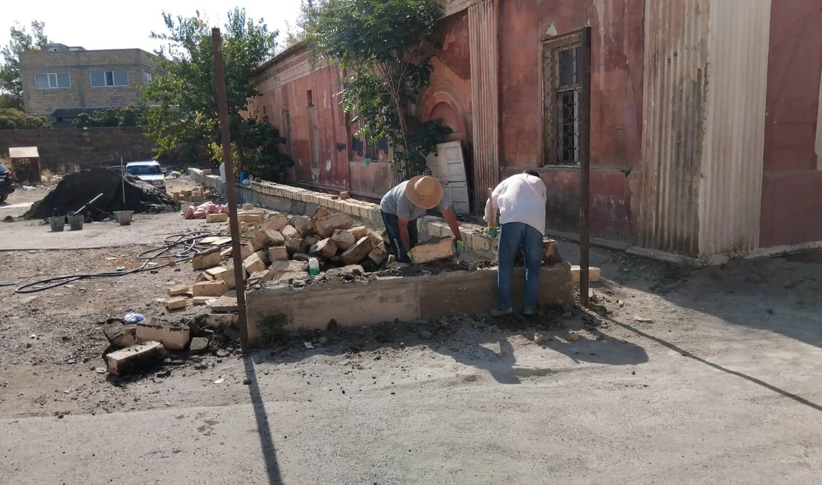 Gəncə Dövlət Filarmoniyasının kamera zalının ərazisində qanunsuz tikinti işlərinin qarşısı alınıb