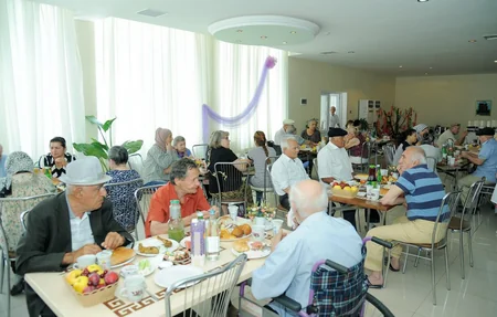 Heydər Əliyev Fondunun nümayəndələri müharibə və əmək əlilləri pansionatında olub - FOTO