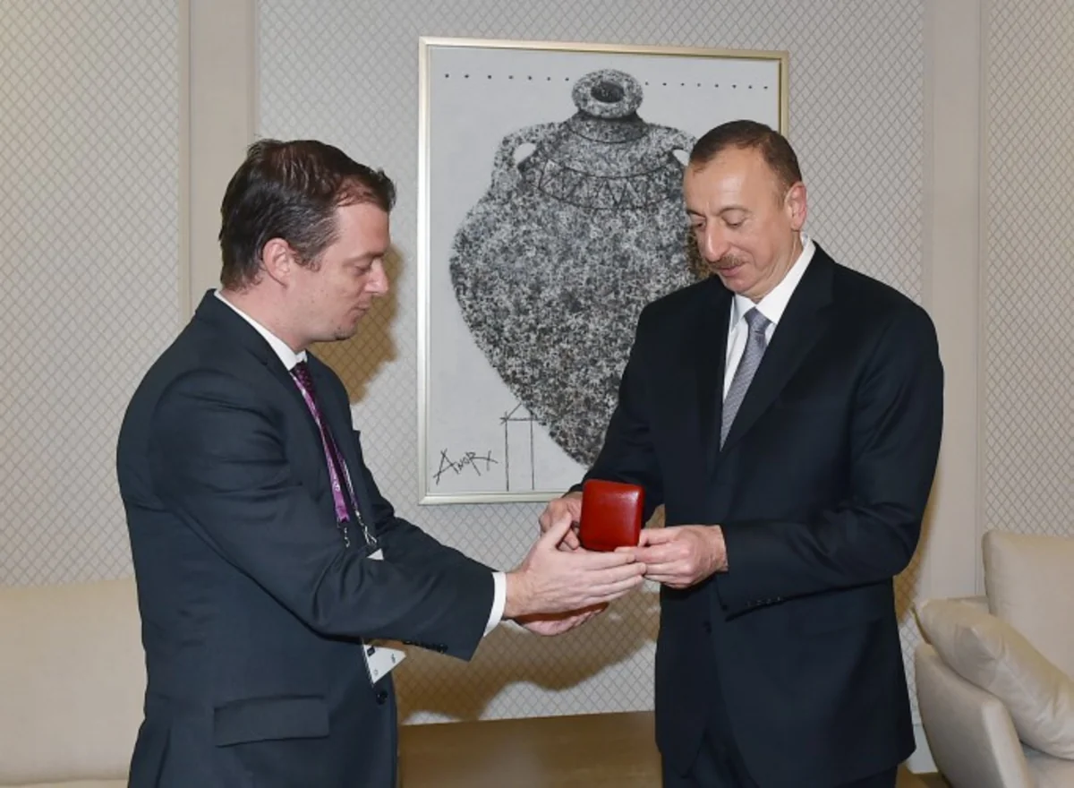 Prezident İlham Əliyevə ali paralimpiya mükafatı təqdim olunub - FOTO