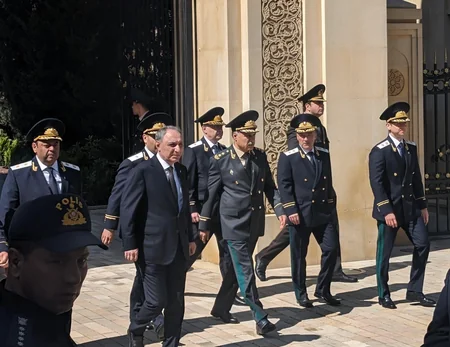 Prokurorluq əməkdaşları Fəxri xiyabanda Ulu Öndərin xatirəsini yad edib
