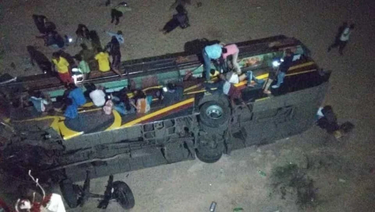 Семь человек погибли в Индии в результате ДТП с автобусом