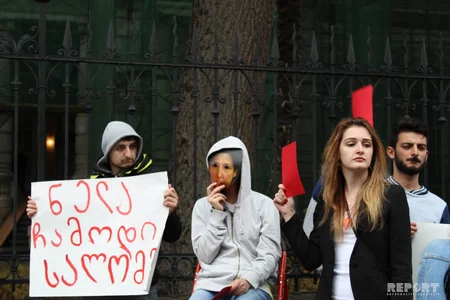 В Тбилиси прошла акция с требованием импичмента Саломе Зурабишвили  - ФОТОРЕПОРТАЖ