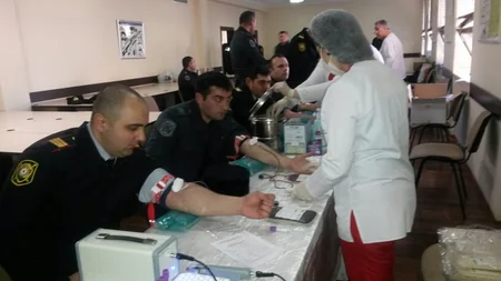 Polislər talassemiya xəstələrinə qan veriblər
