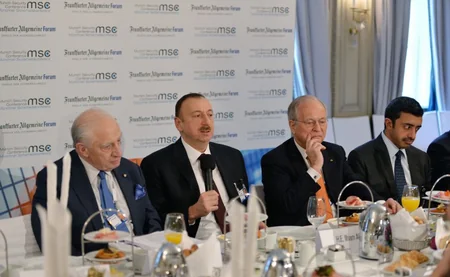 ​İlham Əliyev Münxendə “Şaxələndirmə strategiyaları” mövzusunda “dəyirmi masa”da iştirak edib