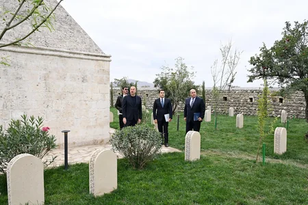İlham Əliyev Ağdam şəhərində İmarət Kompleksinin bərpadan sonra açılışında iştirak edib - YENİLƏNİB