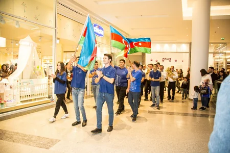 “CinemaPlus” Dövlət Bayrağı Günü münasibətilə parad təşkil edib - VİDEO