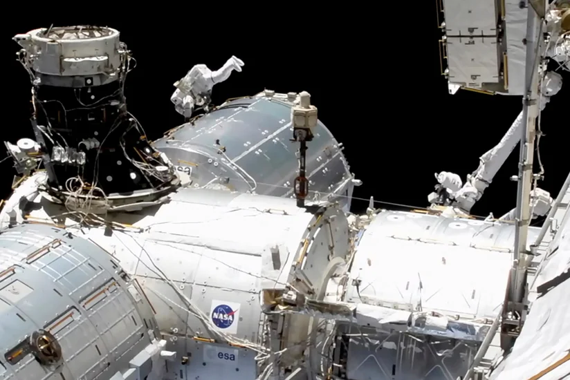 NASA сообщило о работе астронавтов в открытом космосе