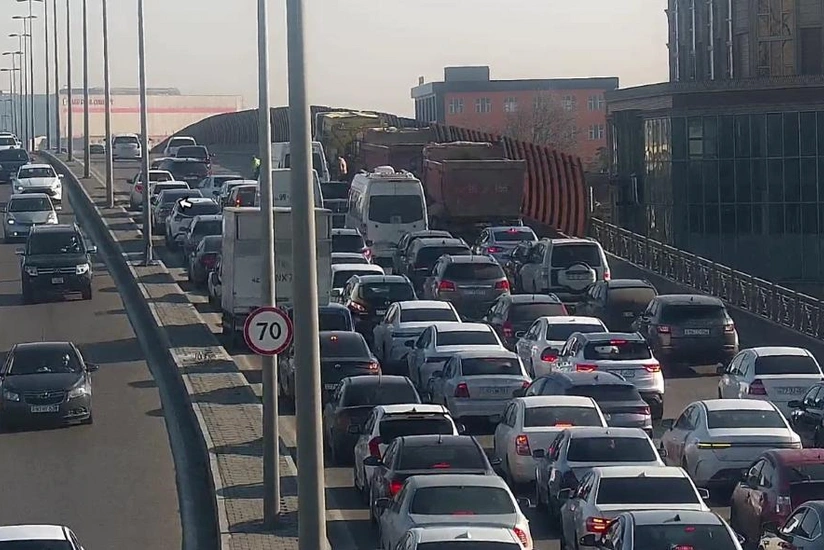 Paytaxtda təmir işləri ilə bağlı “Koroğlu” metrostansiyası istiqamətində sıxlıq yaranıb