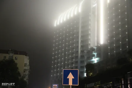 Bakı şəhərinin üzərini su buxarı bürüyüb - FOTO