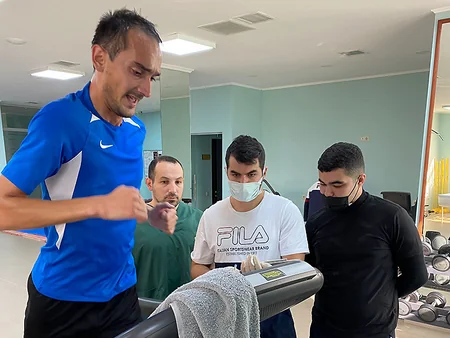 Çexiyalı mütəxəssis azərbaycanlı futbol hakimlərindən laktat testi götürüb