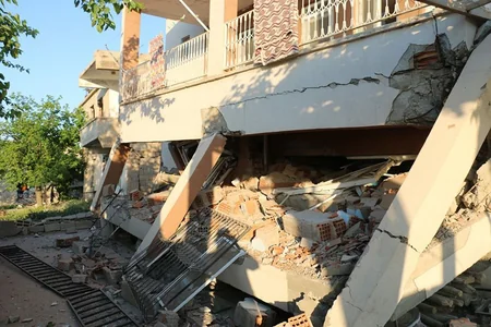 Türkiyədə zəlzələ nəticəsində yaralananların sayı 39-a çatıb - YENİLƏNİB