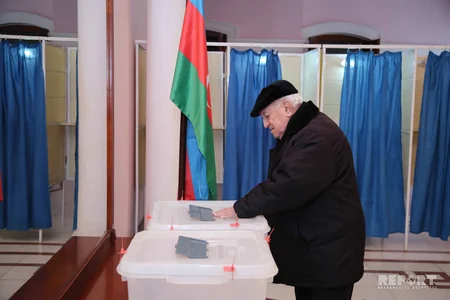Azərbaycan xalqı səs verir - FOTOREPORTAJ