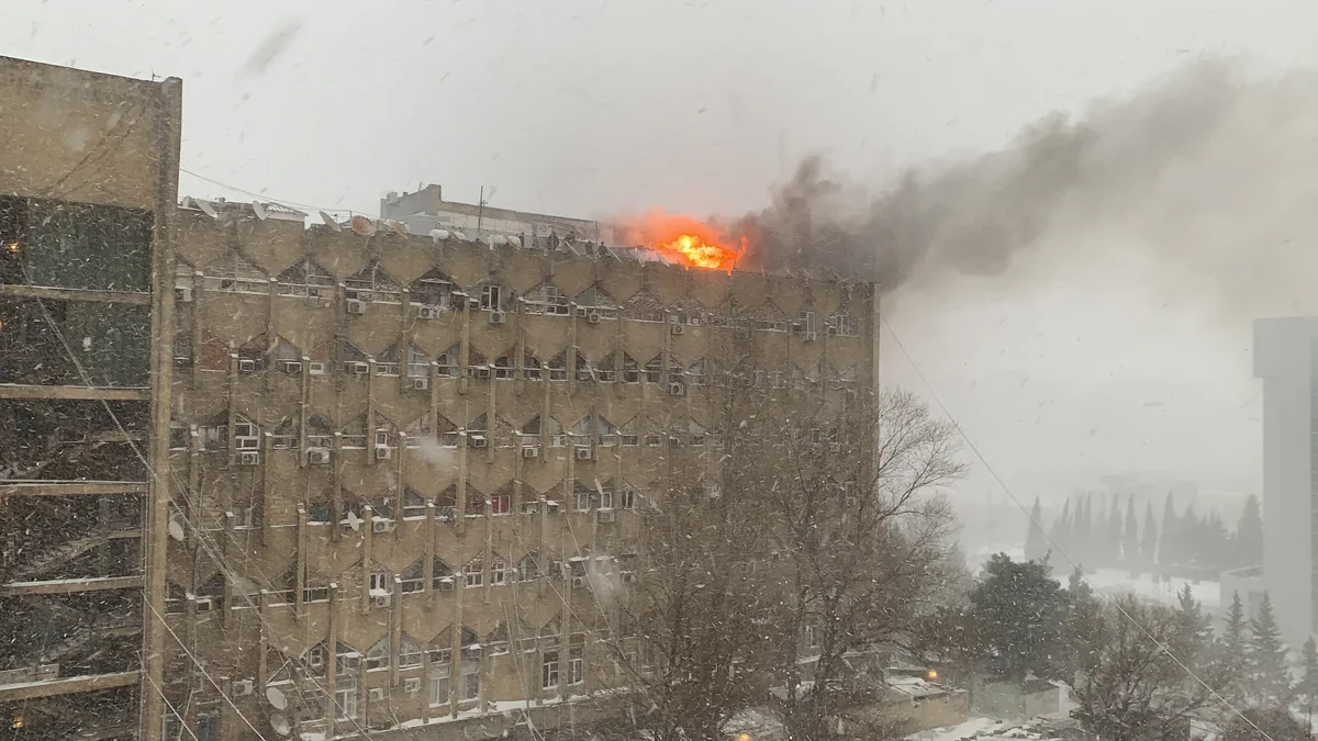 Bakıda məcburi köçkünlərin binasında yanğın olub - YENİLƏNİB