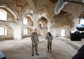 Аллахшукюр Пашазаде: Они взяли Коран и пошли босиком к михрабу...