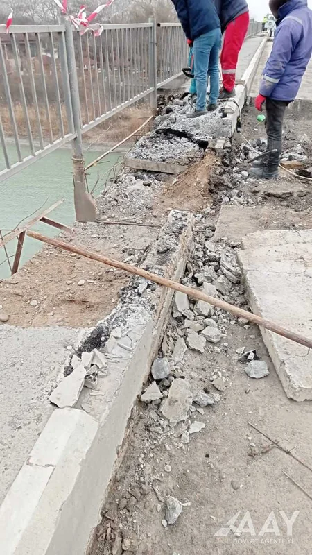 Sabirabadda Kür çayının üzərindəki körpüdə təmir-bərpa işlərinə başlanılıb