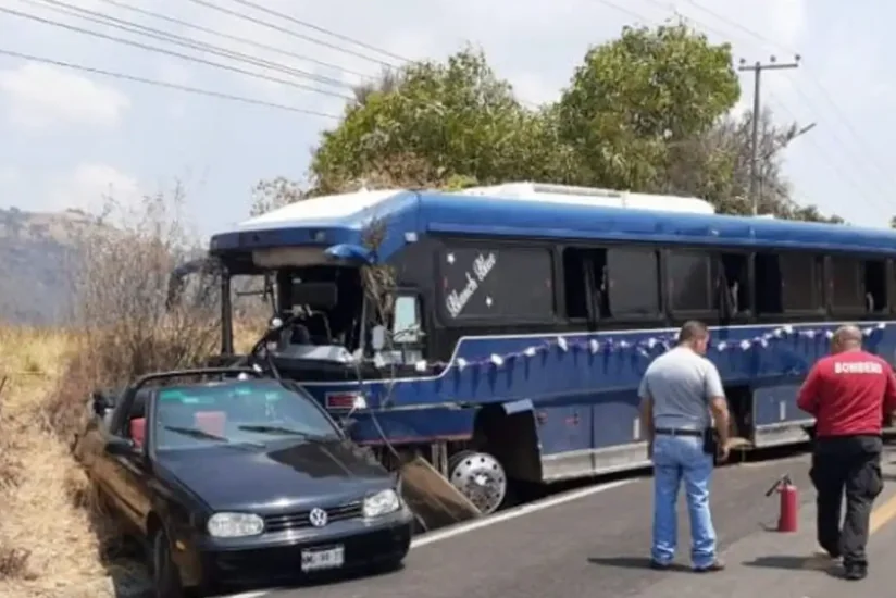 В Мексике автобус с паломниками протаранил порядка 15 автомобилей