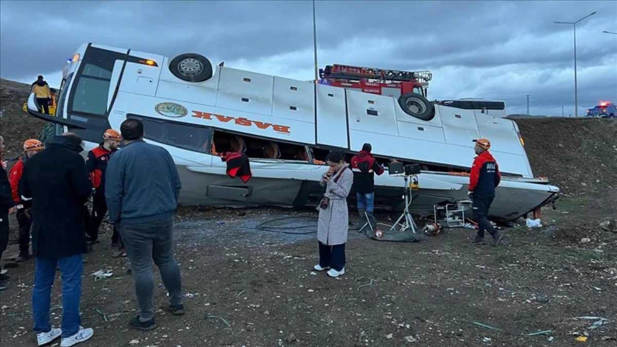 Sivasda sərnişin avtobusu aşıb, ölənlər və yaralananlar var