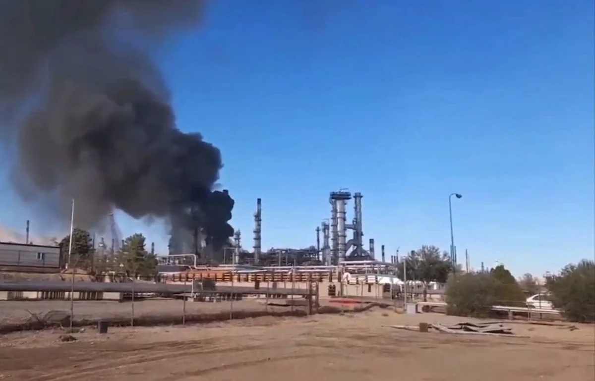 Fire breaks out at refinery in Iran
