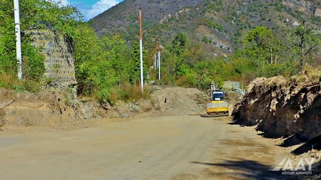 Kəlbəcər şəhərinin daxili yollarının tikintisi davam edir