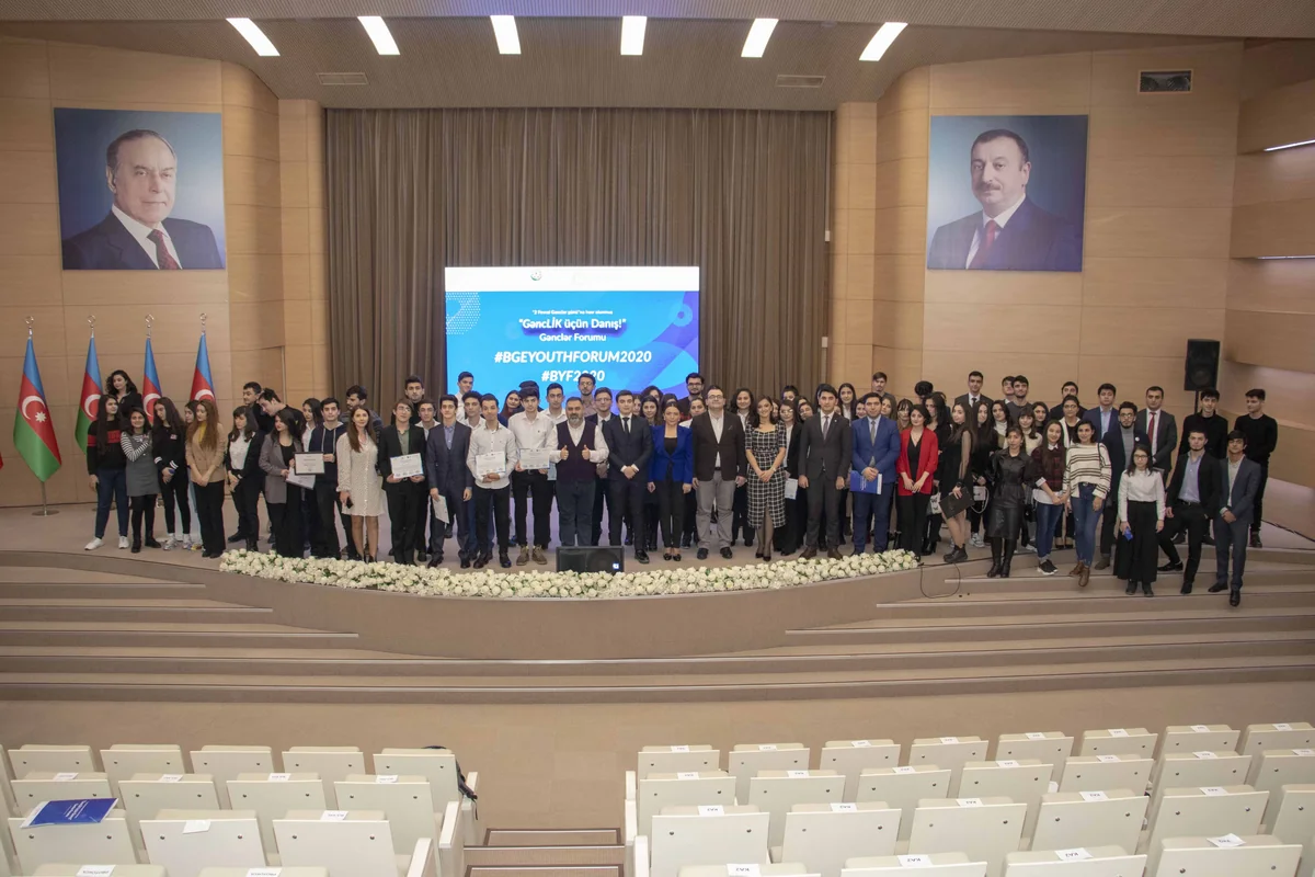 Gənclər və könüllülər mükafatlandırıldı