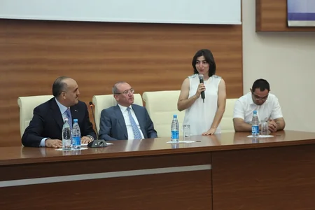 Səlim Müslümov Bakı-2015də medal qazanan paralimpiyaçılarla görüşüb