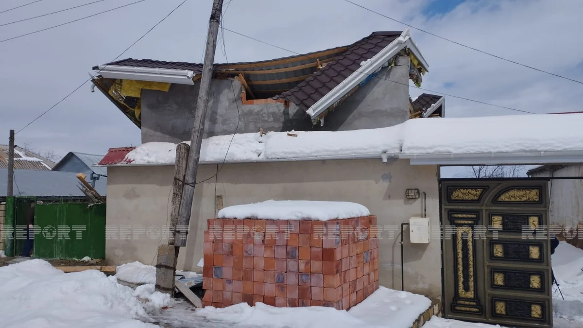 Güclü qar Şamaxıda bir ailəni evsiz qoyub