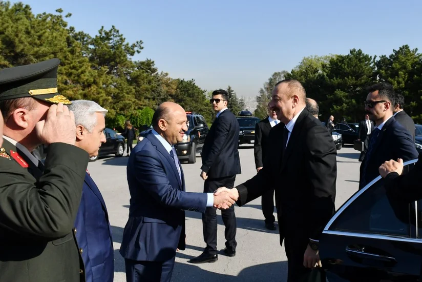Prezident İlham Əliyev Ankarada Anıtqəbiri ziyarət edib