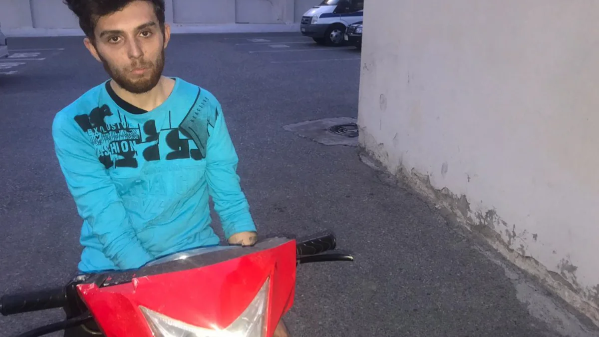 Bakıda apteklərdən oğurluq edən “Qırmızı mopedli” tutuldu