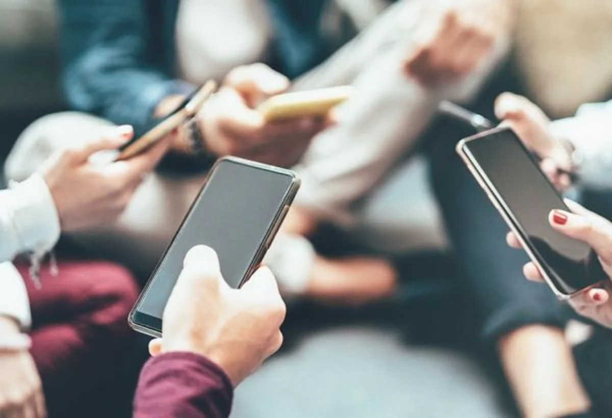 Azərbaycandakı mobil operatorlar 10 ayda 858 milyon manat gəlir əldə edib