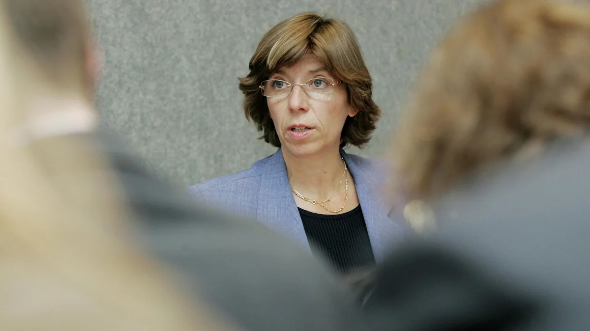 Глава МИД Франции отправилась с визитом в Киев