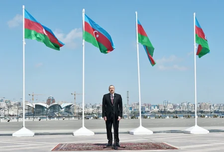 Prezident İlham Əliyev Dövlət Bayrağı Meydanında olub