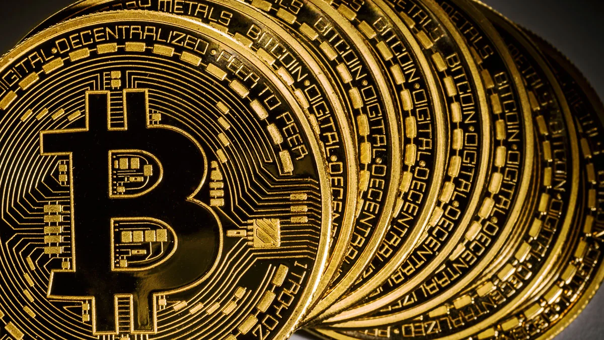 Bitkoin bir gündə 18%, ay ərzində isə 35% ucuzlaşıb
