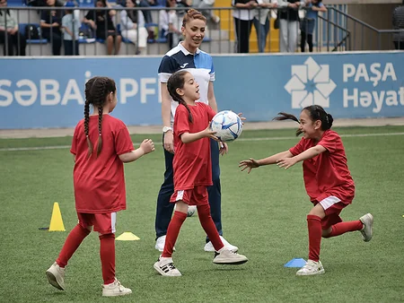 FIFA-nın təşəbbüsü və dəstəyi ilə Azərbaycanda kütləvi futbol festivalı keçirilib