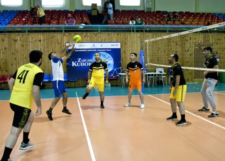 Voleybol üzrə Zəfər Kubokunda yarımfinalçılar müəyyənləşib