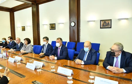 Azerbaijani speaker meets with Slovakian FM 