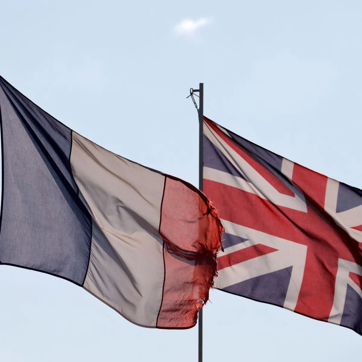 Britaniya Fransaya 576 milyon dollar verəcək