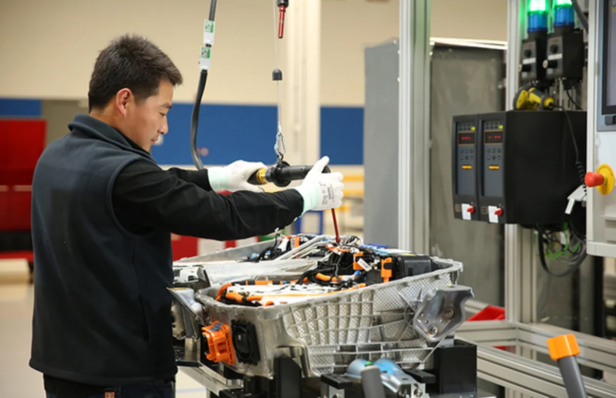 Toyota, Nissan to expand Japan's battery production capacity