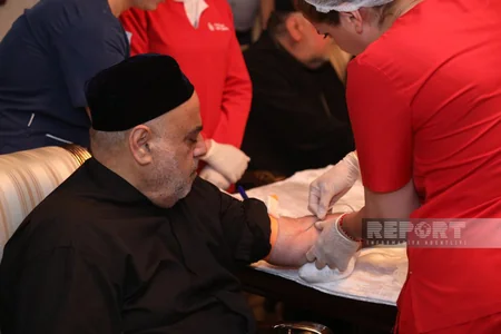 Allahşükür Paşazadə qan verib