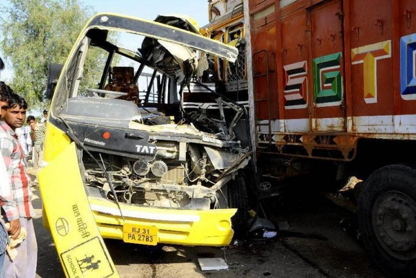 15 killed in bus-truck collision in India