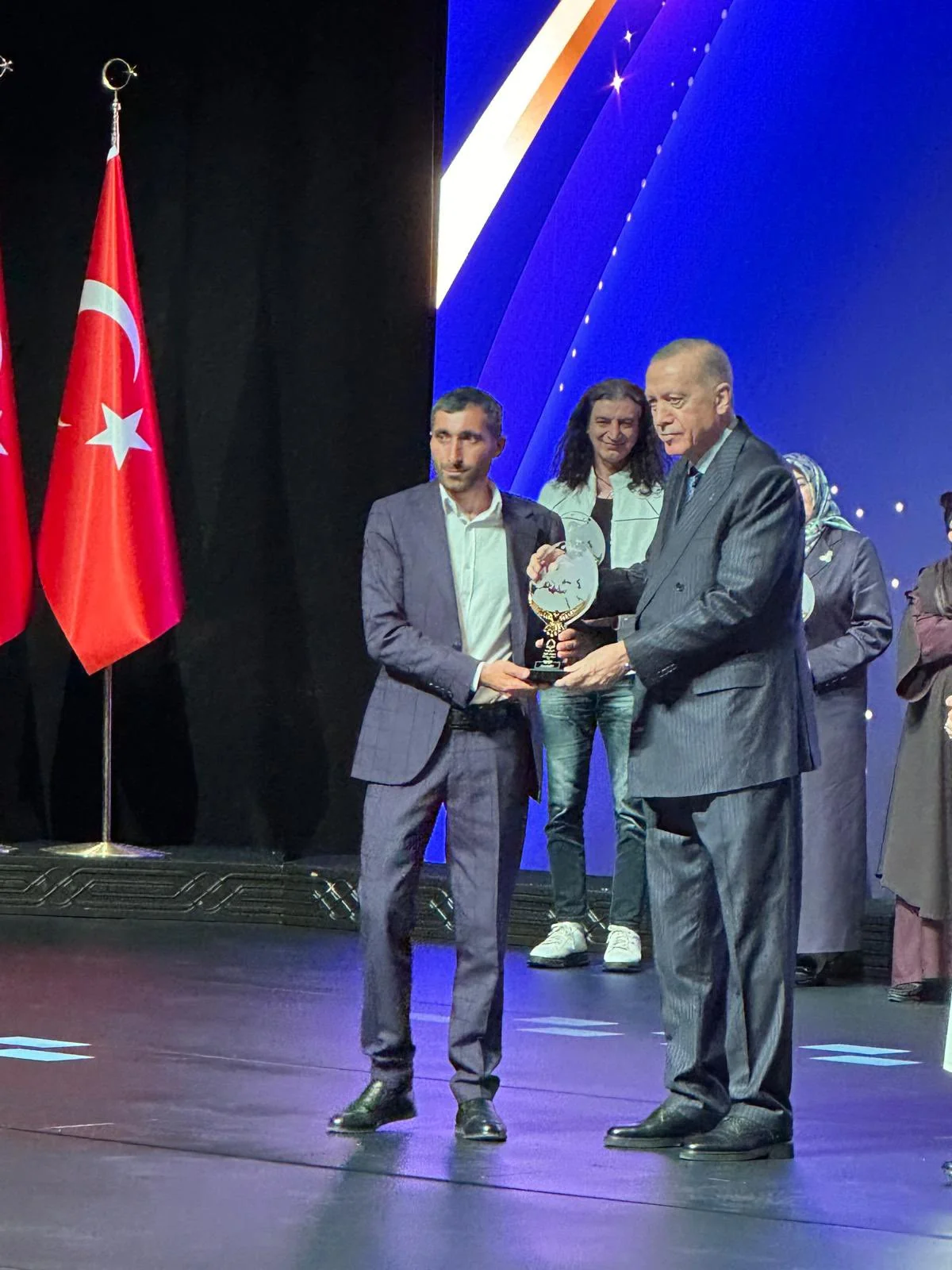 Ərdoğan Türkiyəyə kömək etməklə məşhurlaşan azərbaycanlını mükafatlandırıb